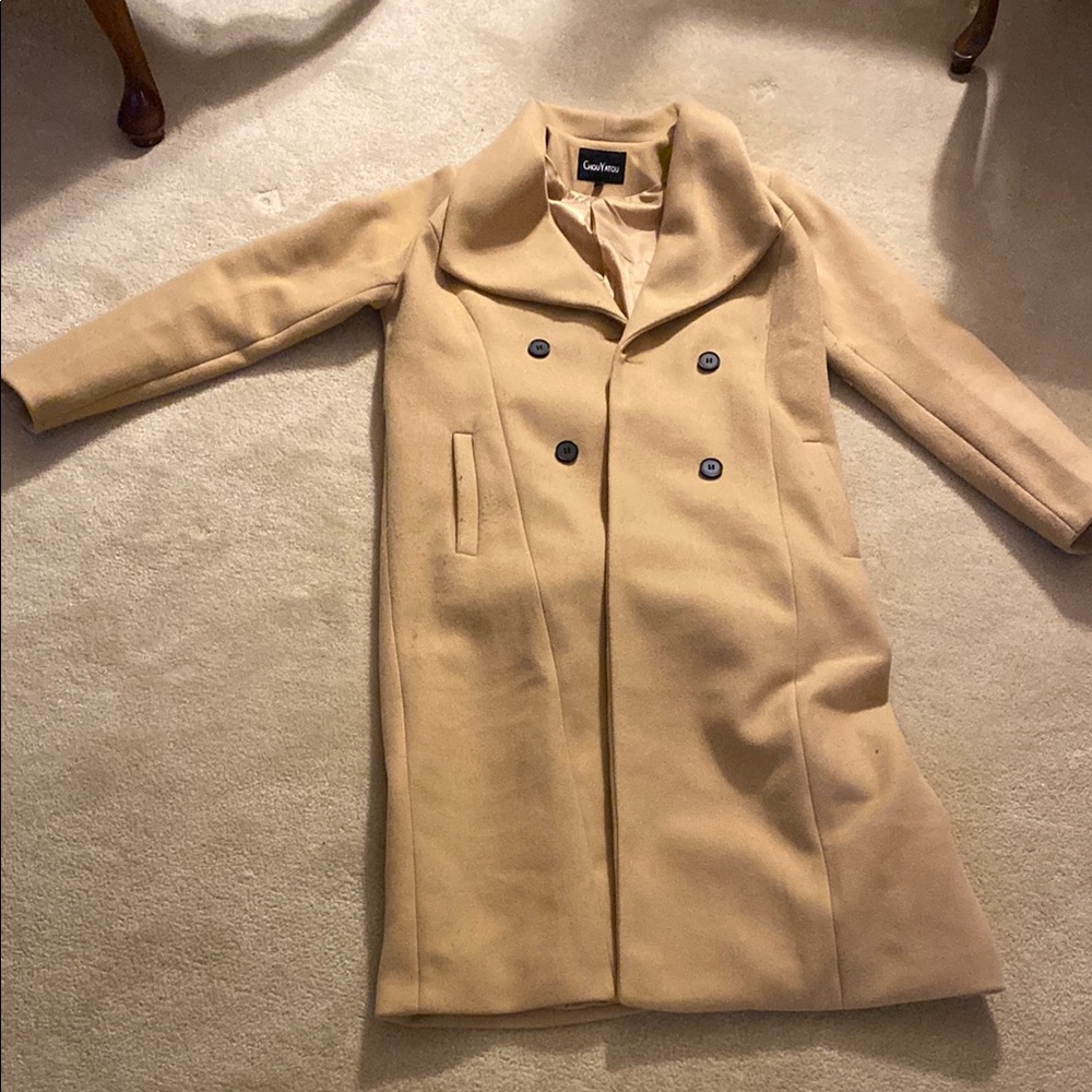Tan Trench Coat with Notched Lapel and Structured Shoulders
